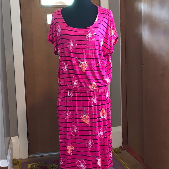 Apt. 9 Dresses & Skirts - Apt 9 short sleeved floral dress with stripes!